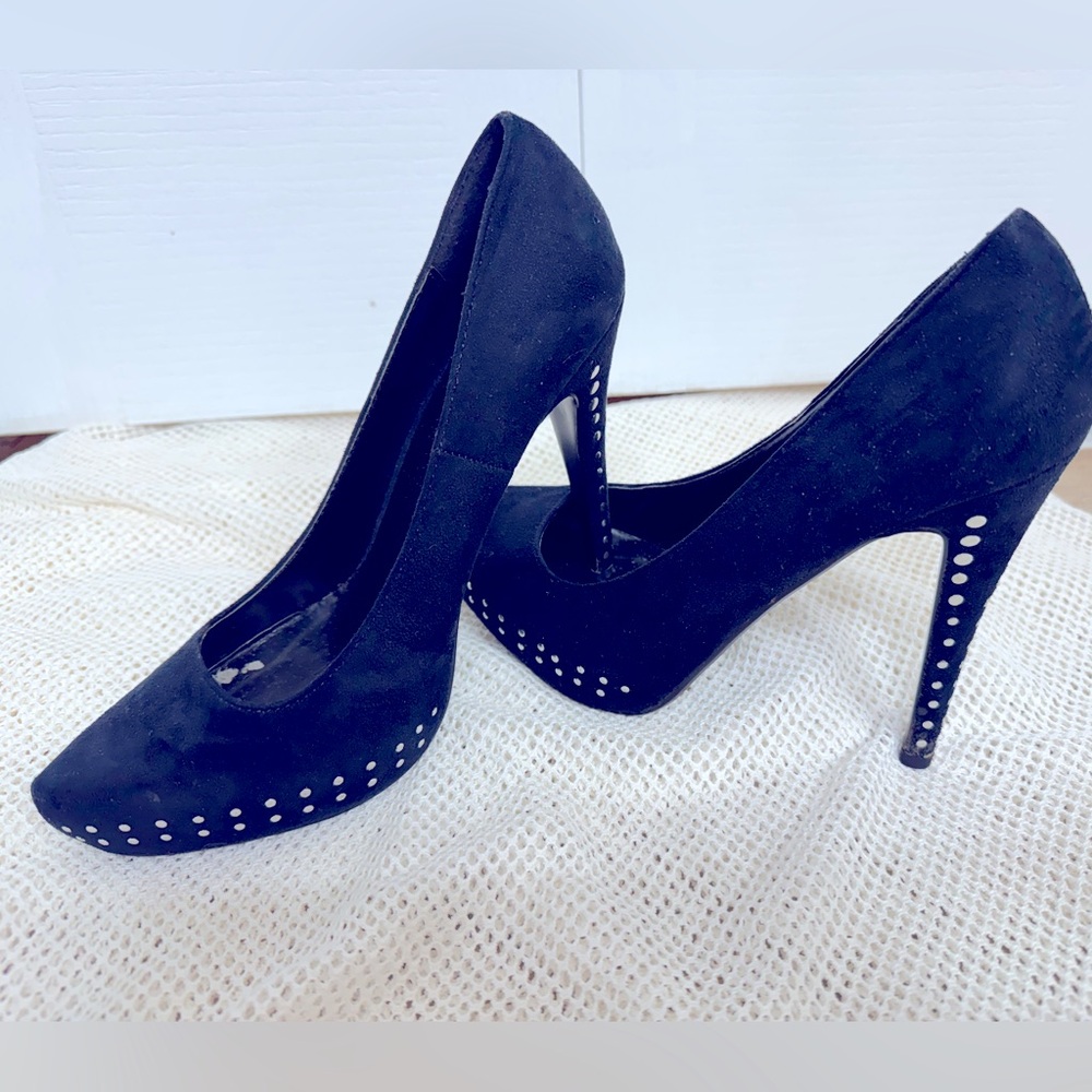 Used in good condition

Brand: Flyfoz

Size: 8

Color: Navy blue